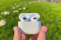      Apple AirPods